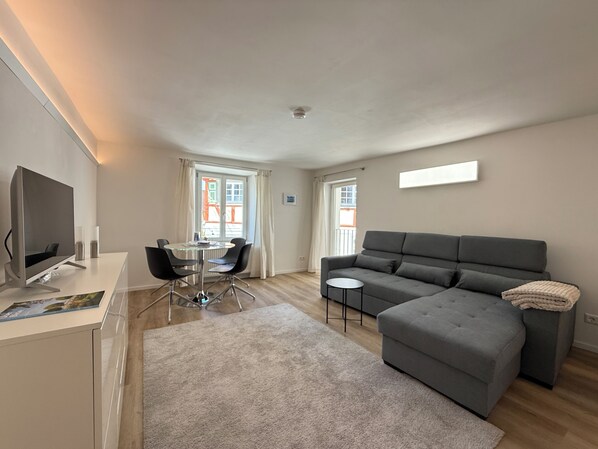 TV, table tennis, books - Cozy vacation accommodation "Hegau" in Sipplingen on Lake Constance (Sipplingen)