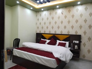 Deluxe Double Room, City View | Desk, laptop workspace, free WiFi