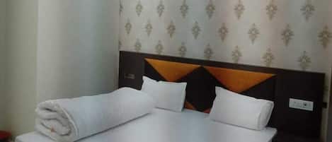 Deluxe Double Room, City View | Desk, laptop workspace, free WiFi