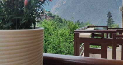 Spacious 6-bedroom house with AC, WiFi in charming Sajla, Manali Road
