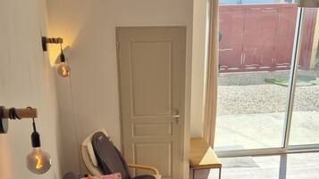 Smart TV, lettore DVD, libri, videoteca