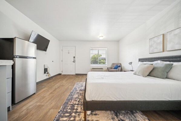 Desk, iron/ironing board, travel cot, free WiFi