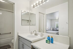 Hair dryer, towels - Spectra Paradise 518 I Spacious Studio (Las Vegas)