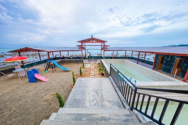 3 piscines extérieures