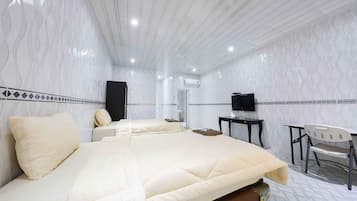 Familien-Suite, Meerblick | 1 Schlafzimmer, Schreibtisch, BettwÀsche