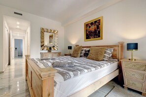 2 quartos, berço de viagem, Wi-Fi de cortesia, roupa de cama