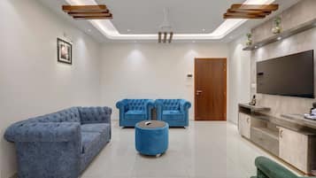 Apartment (2 Bedrooms) | Front of property