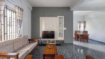 Apartment (2 Bedrooms) | Front of property