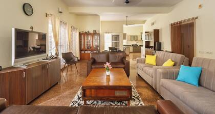 Cedar Wood Villa by Redolive