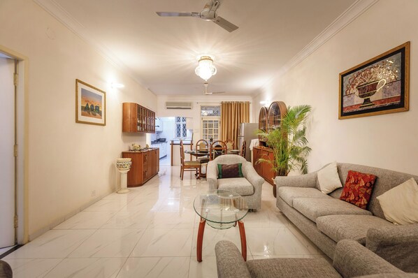 Apartment (2 Bedrooms) | Front of property