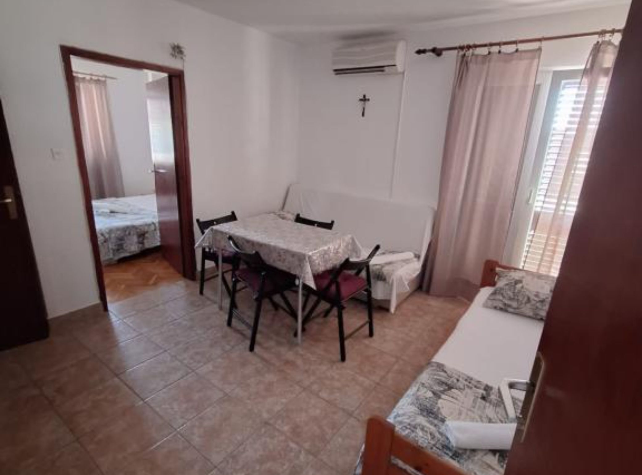 Căn hộ (One Bedroom Apartment with Balcony(2)) | Phòng khách | TV màn hình phẳng 32-inch có truyền hình cáp 