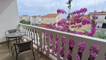 Apartment (One Bedroom Apartment with Balcony(2)) | Balcony
