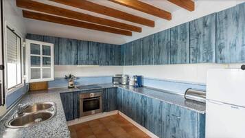 Villa | Dapur peribadi | Peti sejuk, ketuhar gelombang mikro, ketuhar, dapur