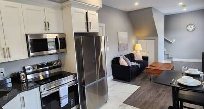 Executive 2BD 58` TV+Wifi+AC+Parking+Kitchen