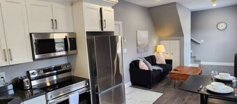 Executive 2BD 58` TV+Wifi+AC+Parking+Kitchen