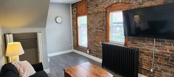 Executive 2BD 58` TV+Wifi+AC+Parking+Kitchen