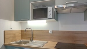 Coffee/tea maker, fridge, microwave, oven - Charming apartment near beach with terrace and parking (Labenne)