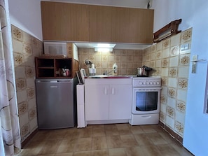 Frigorifero, microonde, forno, macchina per tè/caffè