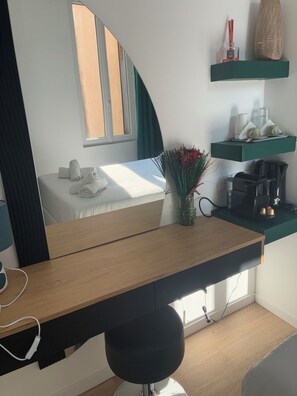 Deluxe Double Room, Courtyard View | Desk, free WiFi - hôtel du Pharo (Marseille)