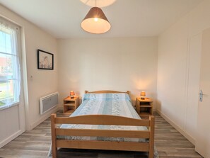 2 bedrooms