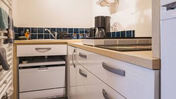 Réfrigérateur, micro-ondes, four, lave-vaisselle