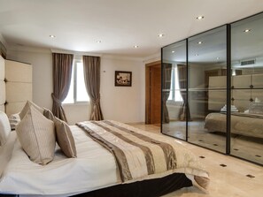 8 bedrooms, free WiFi, bed sheets - Luxury villa for events in Marbella with premium services (Marbella)