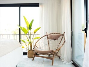 6 quartos, acesso à internet, roupa de cama