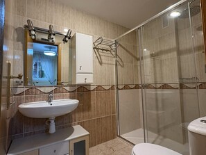 Bathroom - Seaside apartment at Marina d'Or with pool, parking and air conditioning (Oropesa)