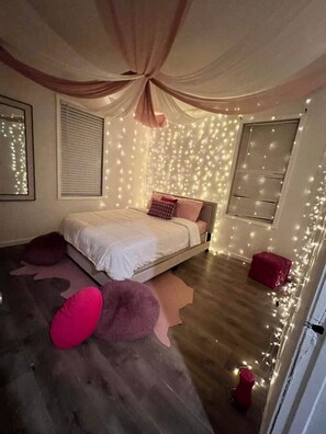 3 habitaciones, tabla de planchar con plancha, wifi y ropa de cama