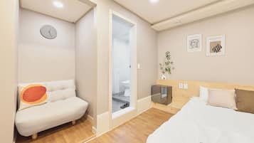 Double Room (non-Korean nationals only) | Desk, laptop workspace, soundproofing, free WiFi