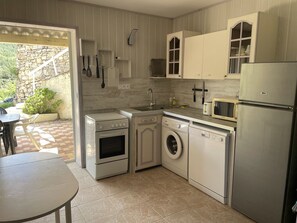 Réfrigérateur, micro-ondes, four, lave-vaisselle