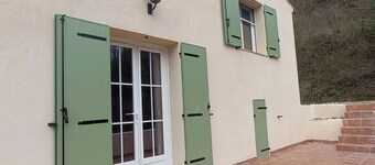 Provençal villa with garden and parking for 4 near Riez center