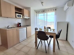 Fridge, microwave, dishwasher, coffee/tea maker