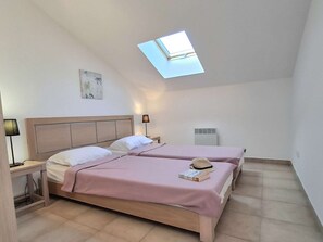 2 bedrooms, bed sheets