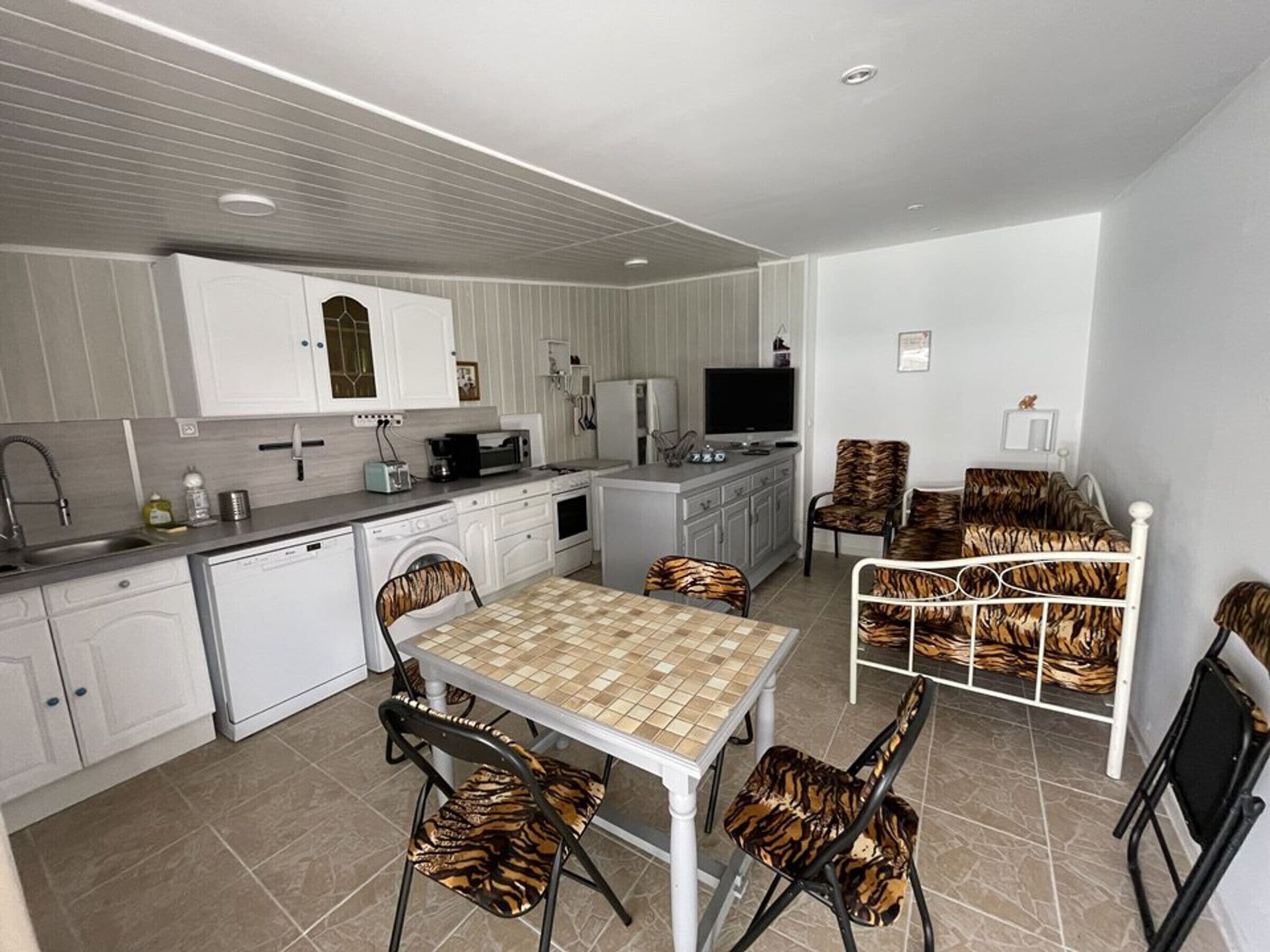 Réfrigérateur, micro-ondes, four, lave-vaisselle