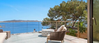 Les Falaises de Fabregas Exceptional villa overlooking the Mediterranean