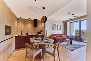 Apartemen Mewah, balkon, pemandangan taman | Area keluarga