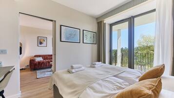 Luxury-Apartment, Balkon, Parkblick | 1 Schlafzimmer, Bügeleisen/Bügelbrett, kostenloses WLAN