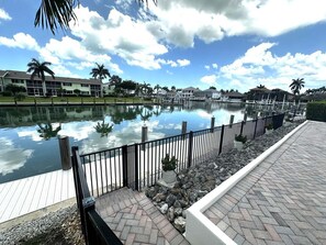Property grounds - Waterfront 3BR condo in Marco Island with heated pool and WiFi. (Marco Island)