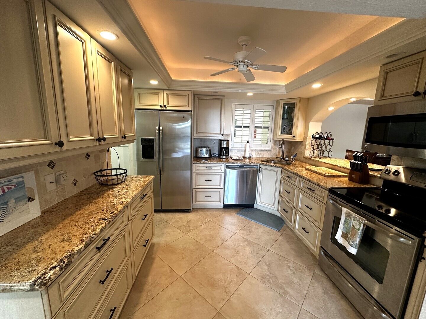 Kühlschrank, Mikrowelle, Ofen, Geschirrspüler