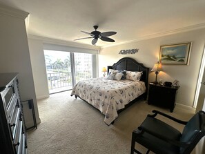 3 bedrooms, iron/ironing board, free WiFi, bed sheets - Wonderful Waterfront Condo-Close to the Beach ! (Marco Island)