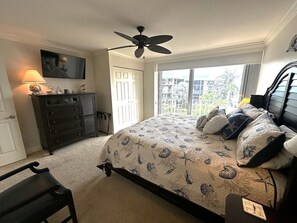 3 bedrooms, iron/ironing board, free WiFi, bed sheets - Wonderful Waterfront Condo-Close to the Beach ! (Marco Island)
