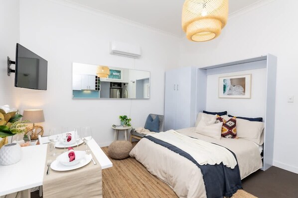 Apartment | 1 bedroom, desk - Cozy Beachfront Studio With Aircon (Sydney)