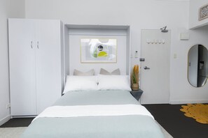 Studio - Bright Beachfront Studio With Terrace Aircon (Sydney)