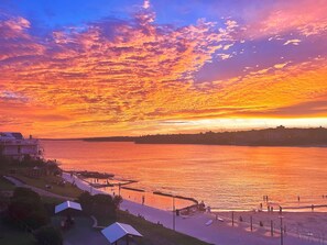 3 bedrooms - Beachfront Luxury 3 Beds With Ocean View Balcony (Sydney)
