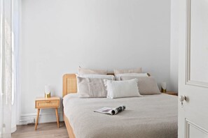 House | 2 bedrooms - Peaceful 2 Bedroom With Private Backyard and BBQ (Sydney)