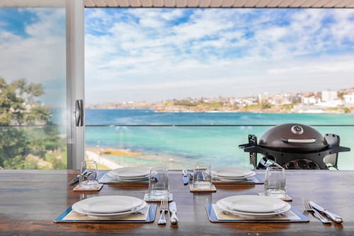 Ocean View Luxury 3 Bedroom Home With Balcony