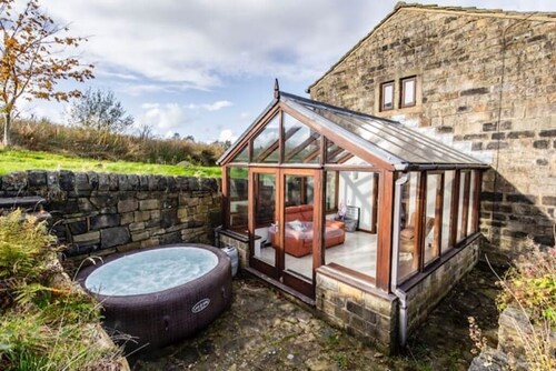 Charming 3-bedroom cottage in lovely Todmorden with WiFi