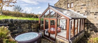 Charming 3-bedroom cottage in lovely Todmorden with WiFi