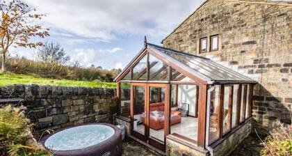 Charming 3-bedroom cottage in lovely Todmorden with WiFi